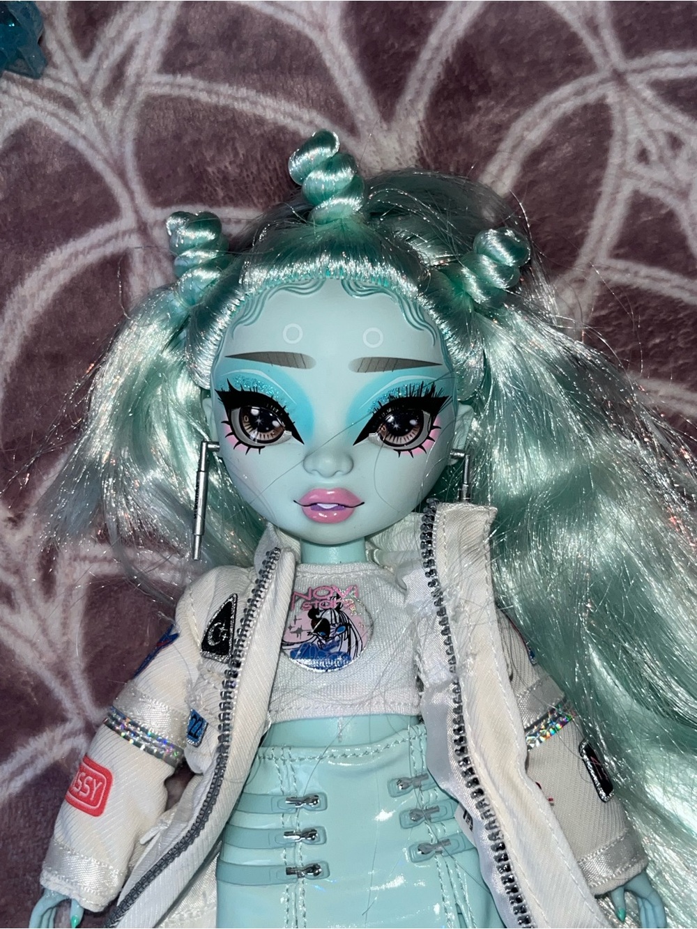 shadow high/rainbow high zooey electra doll and original stand